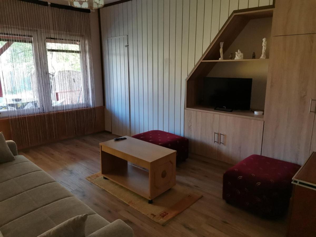 Апартаменты Roland Apartman Балатонлелле Экстерьер фото