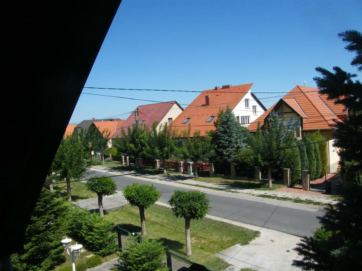 Апартаменты Roland Apartman Балатонлелле Экстерьер фото